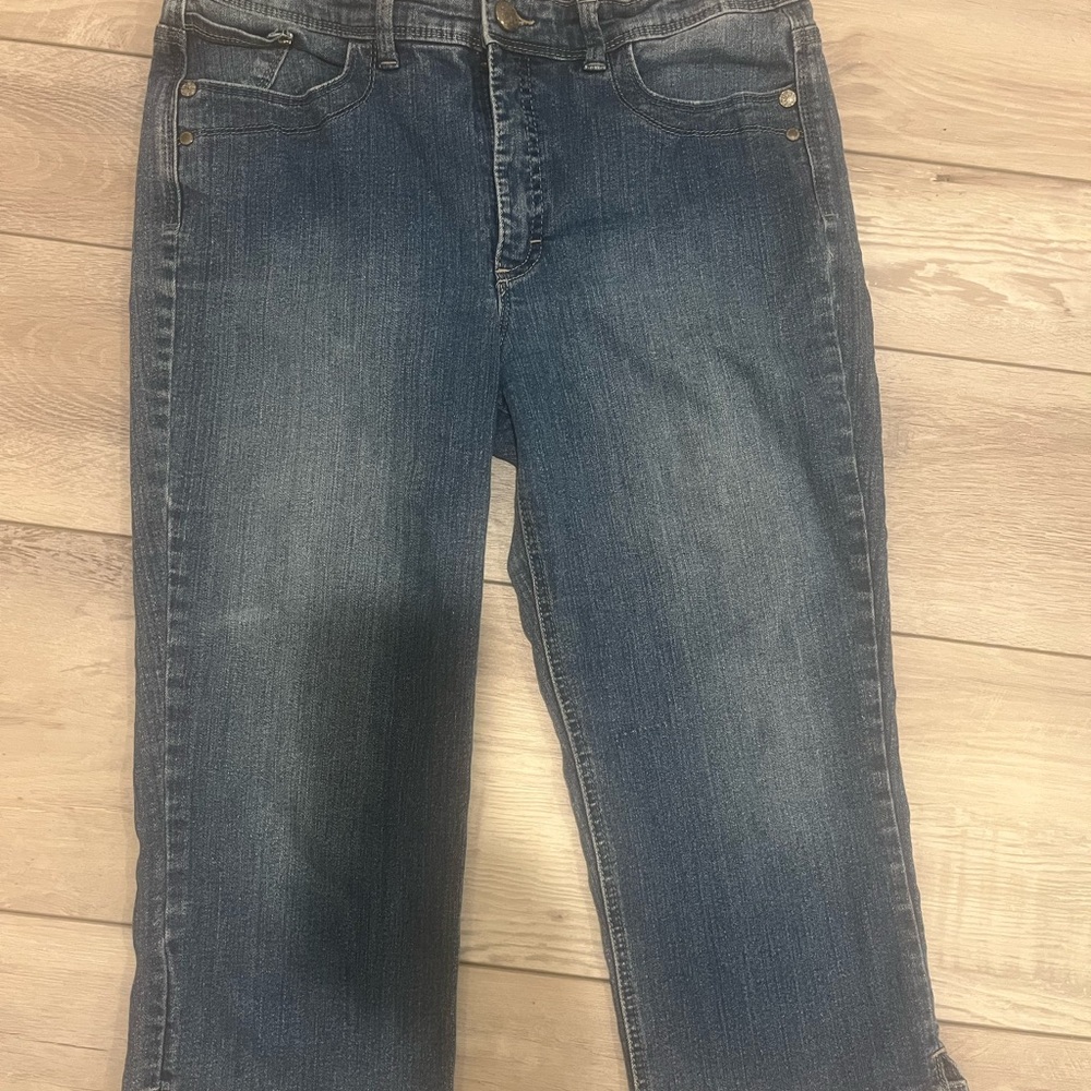 Gloria Vanderbilt Dark Blue Cropped Jeans